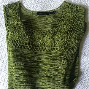 🎶 BCBG Light Knit Top